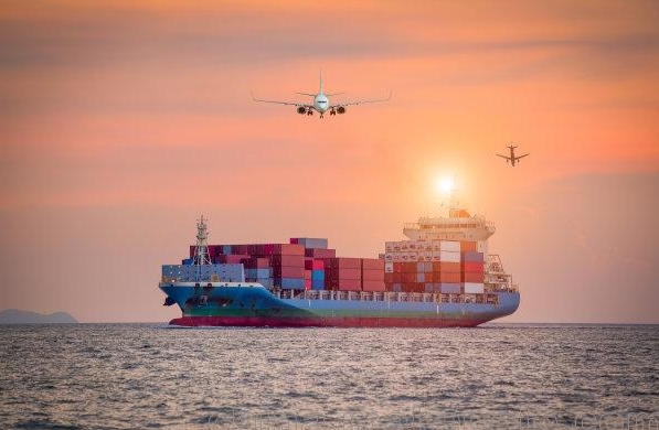 ��װ��������һ�����ӵ�����ϵͳ��Ϊȫ��ó�׷�չ�ṩ��ǿ���֧��